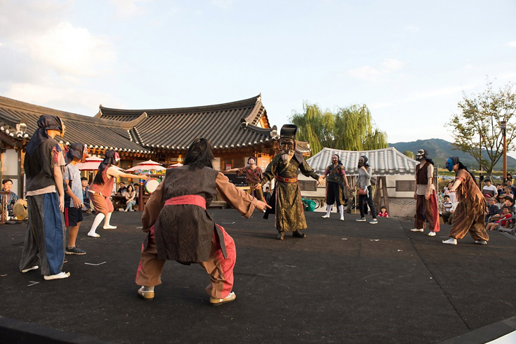 Gyochon cultural performance Sillaogi