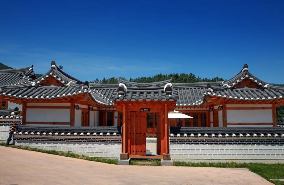 D형 재매정 숙소 입구 밖에서 바라본 전경