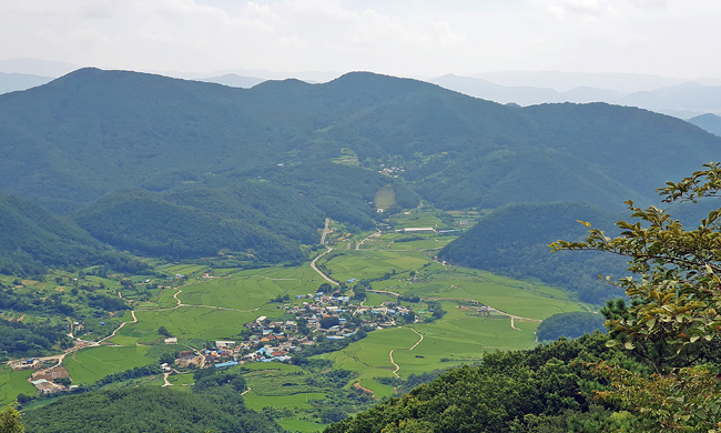 단석산 화랑의언덕 명상바위에서 내려다 본 풍경