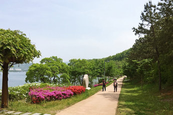 휠체어도, 유모차도 이동이 편한 보문호반길