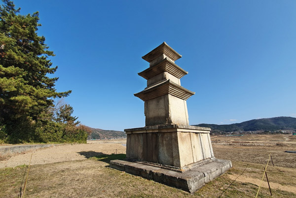 황복사지 삼층석탑