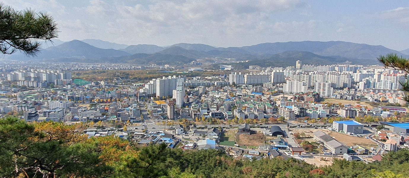 소금강산 정산에서 내려다본 경주