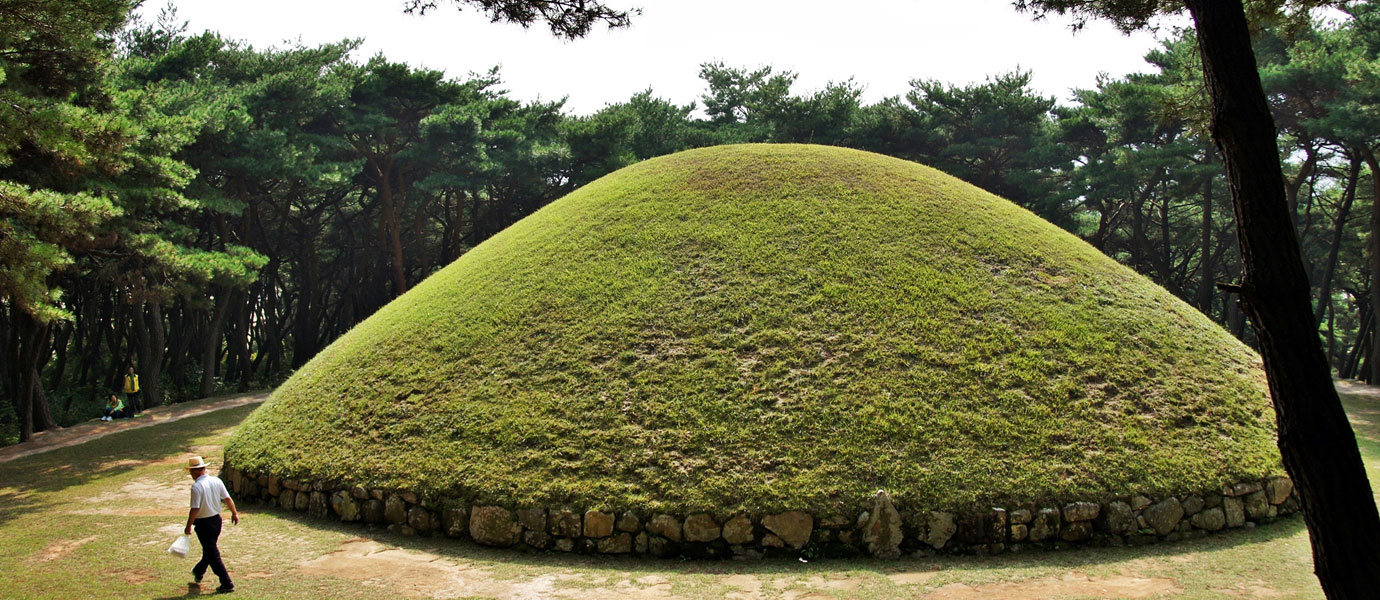 선덕여왕릉 전경