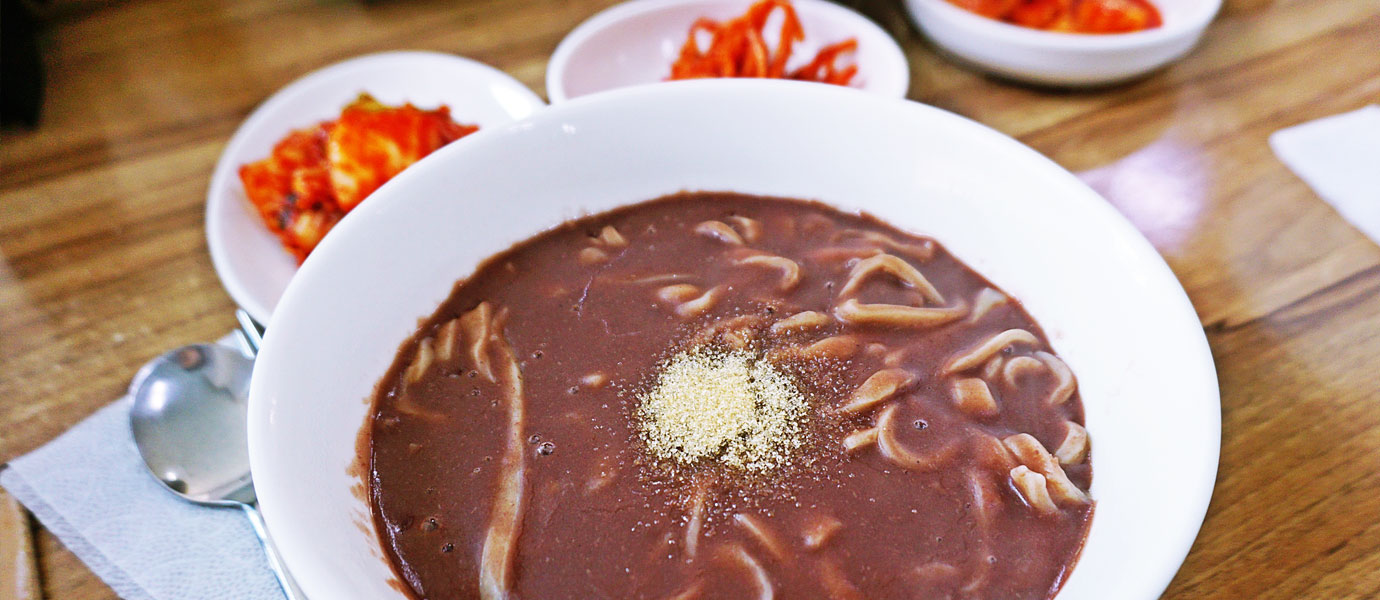 경주 팥요리 ‘동진강칼국수의 팥칼국수’  