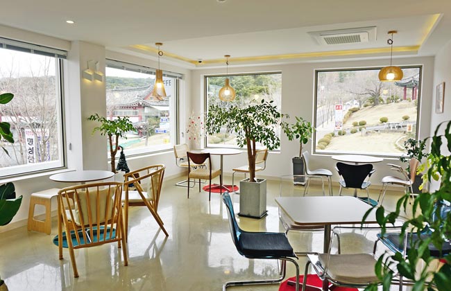 로머스커피 내부