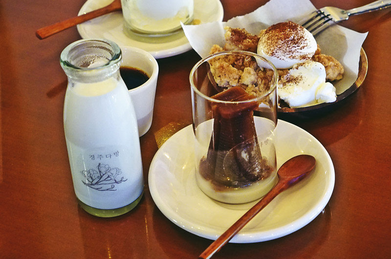 경주다방 첨성대 라떼와 와플