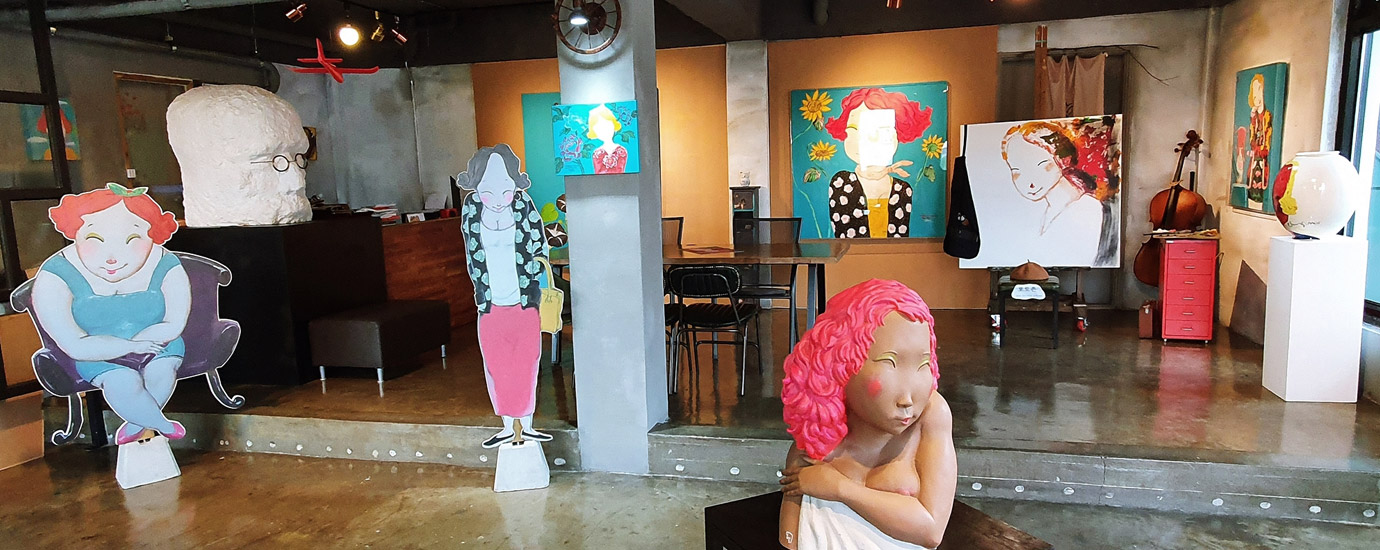 갤러리카페 ‘행복춘심’의 1층 갤러리 