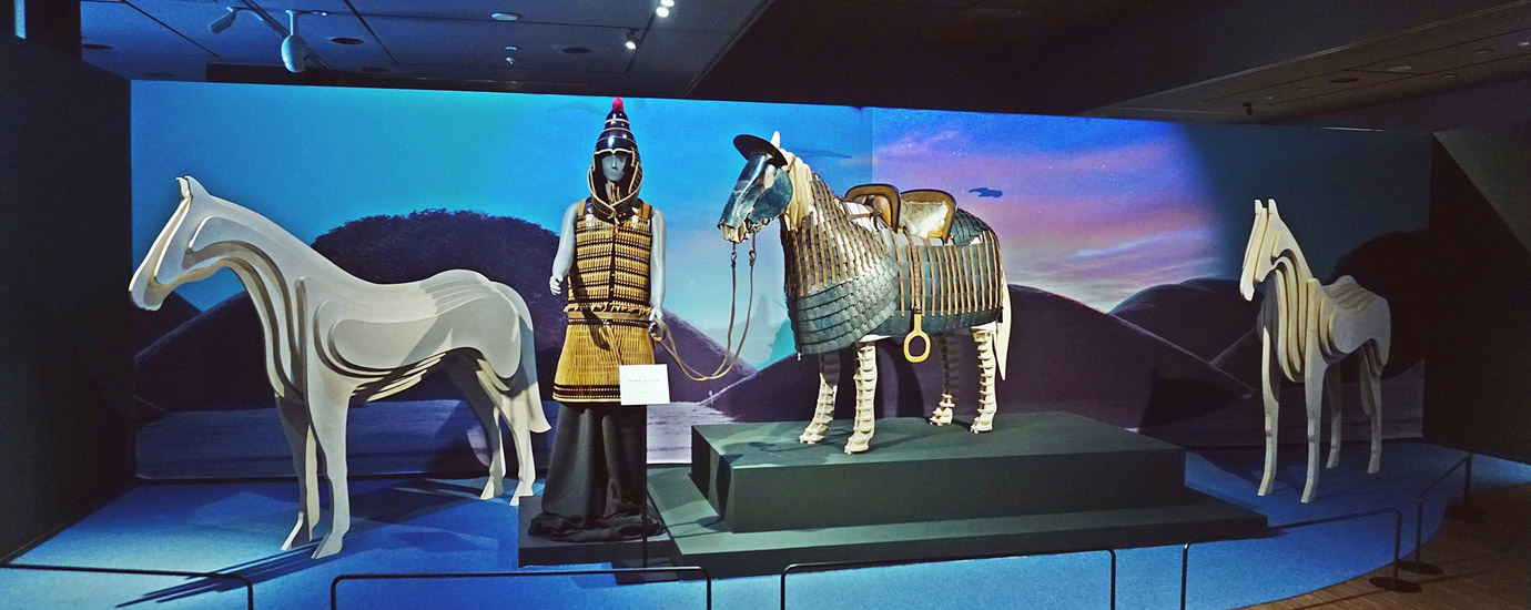 국립경주박물관 특별전 ‘말, 갑옷을 입다’의 쪽샘지구 출토 말 갑옷 재현 전시물