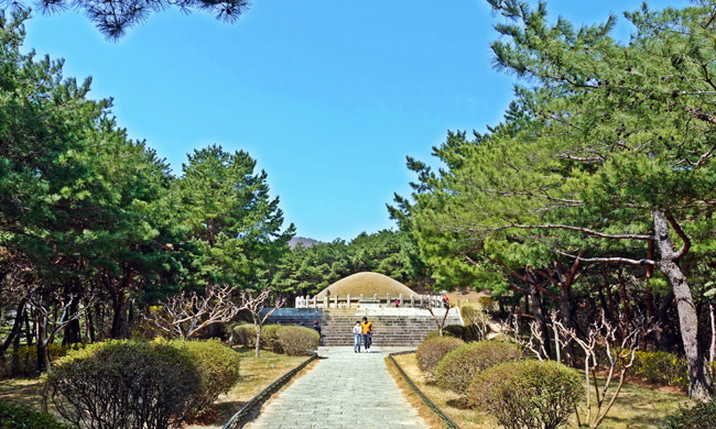 김유신 묘로 가는 길