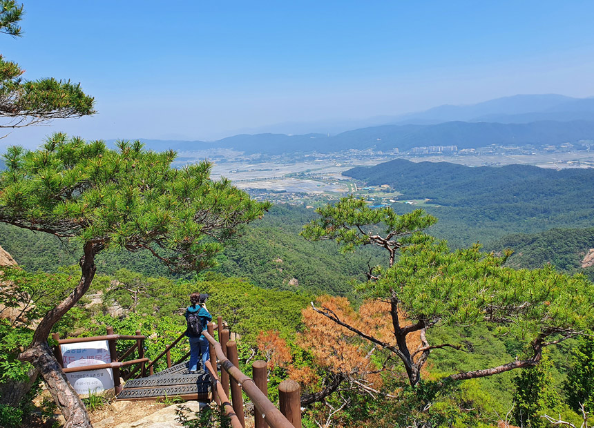 칠불암에서 신선암으로 오르는 길에서 내려다본 절경