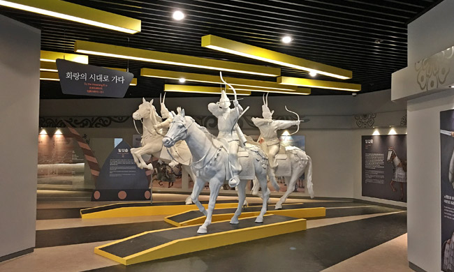 경주 화랑마을 전시관 내부