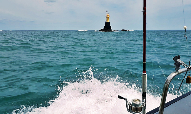 선상에서 바라본 등대