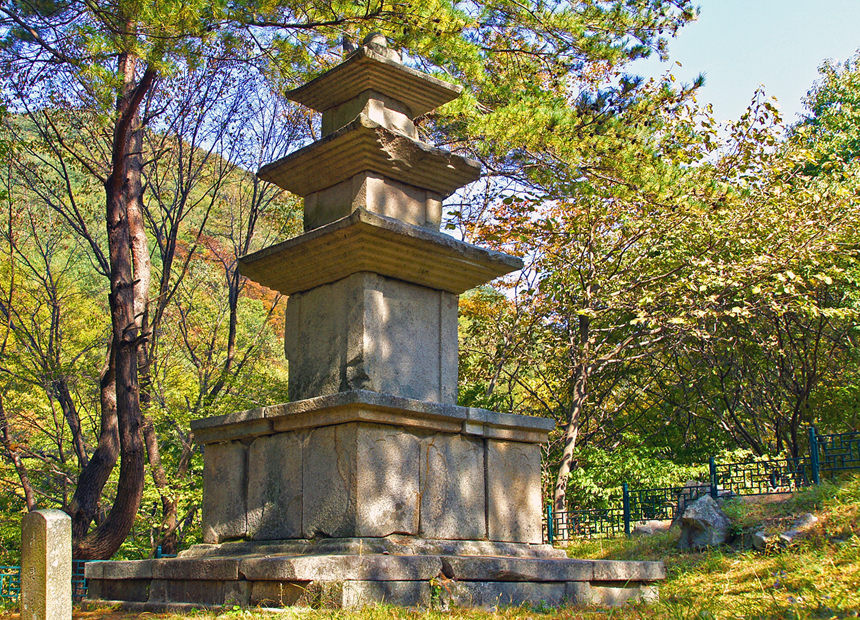 무장사지 삼층석탑