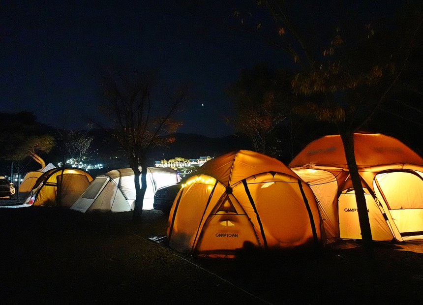 미탄사지 삼층석탑의 일몰