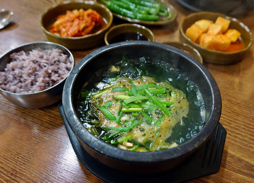 경주 강변 굴국밥