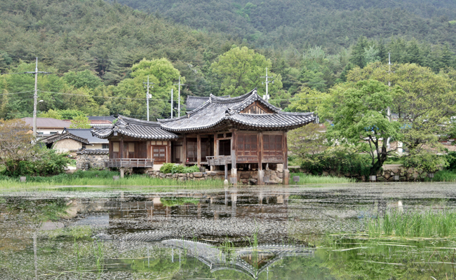 서출지와 남산동 동서삼층석탑