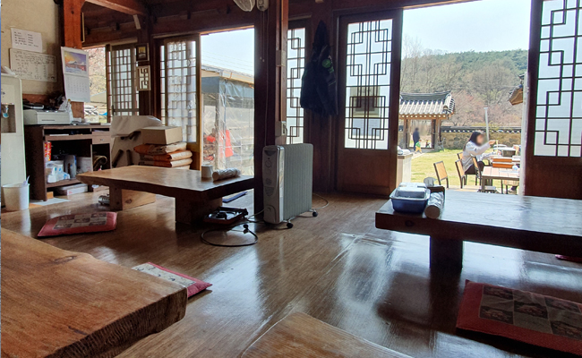 금산재 칼국수 내부