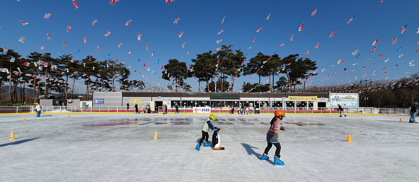 스케이트를 타는 아이들