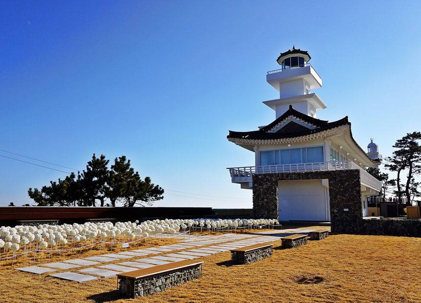 송대말 등대 빛 체험 전시관 외관