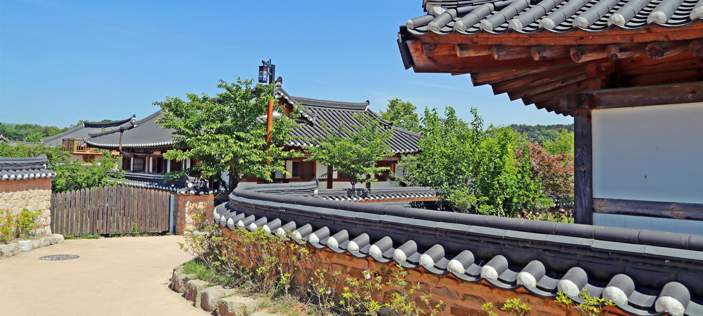 교촌한옥마을 돌담길