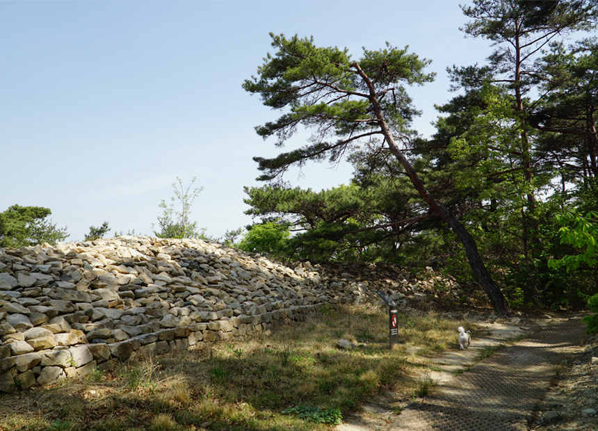 명활성 탐방로 제1,2 발굴지