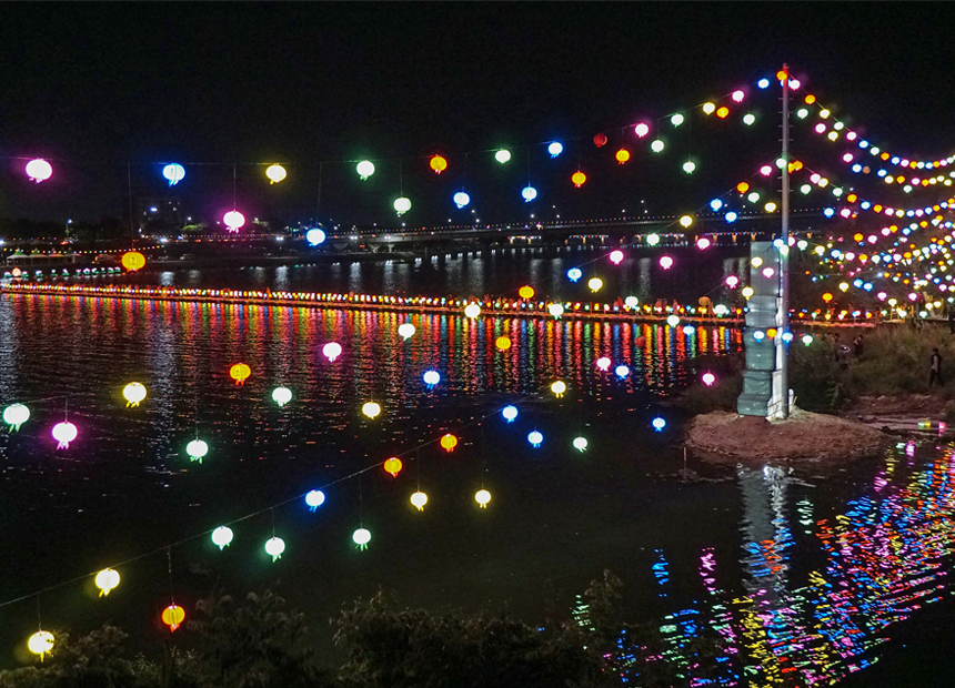 지난 형산강 연등 문화축제 장면