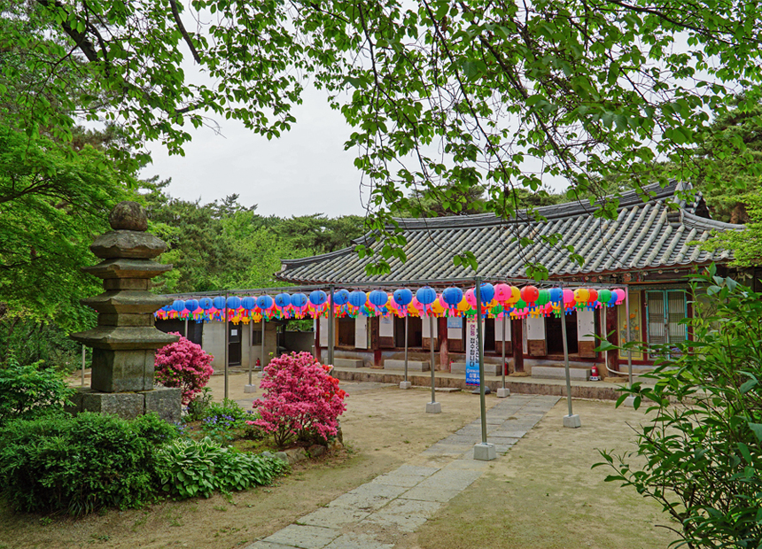 배동 석조여래삼존입상이 있는 삼불사 주변 풍광