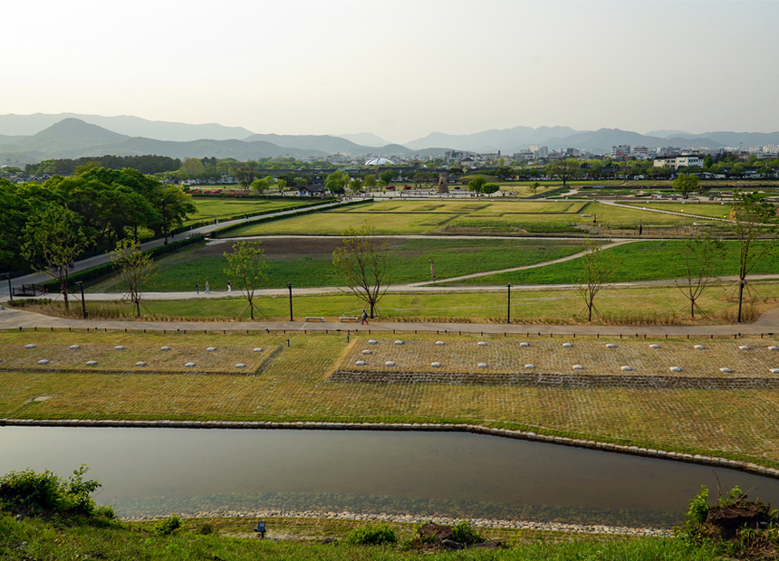 경주 월성 해자 전경