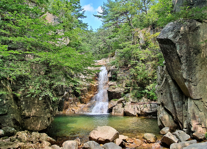 신문왕 호국 행차길 ‘용연폭포’ 