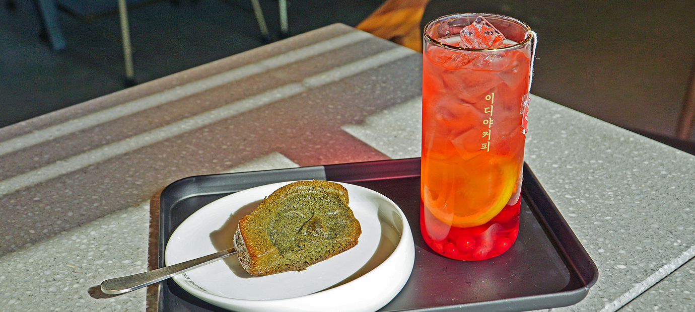 수막새 마들렌이 있는 ‘이디야 국립경주박물관점’ 