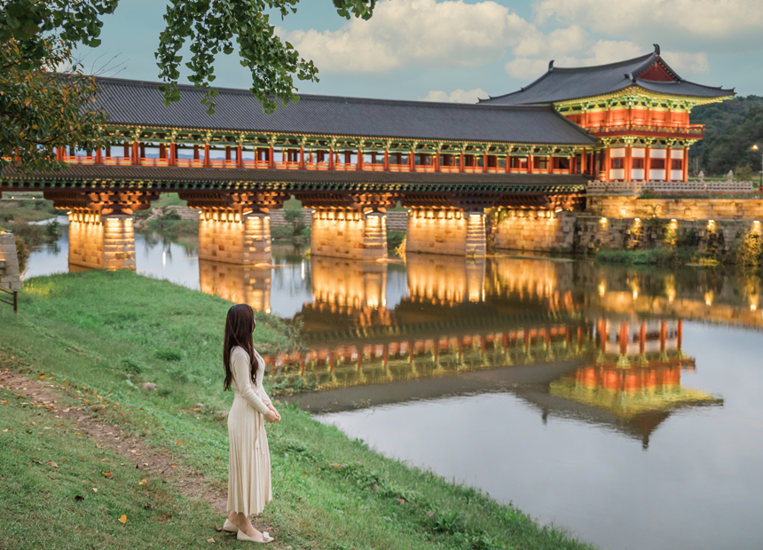 남천 위의 월정교