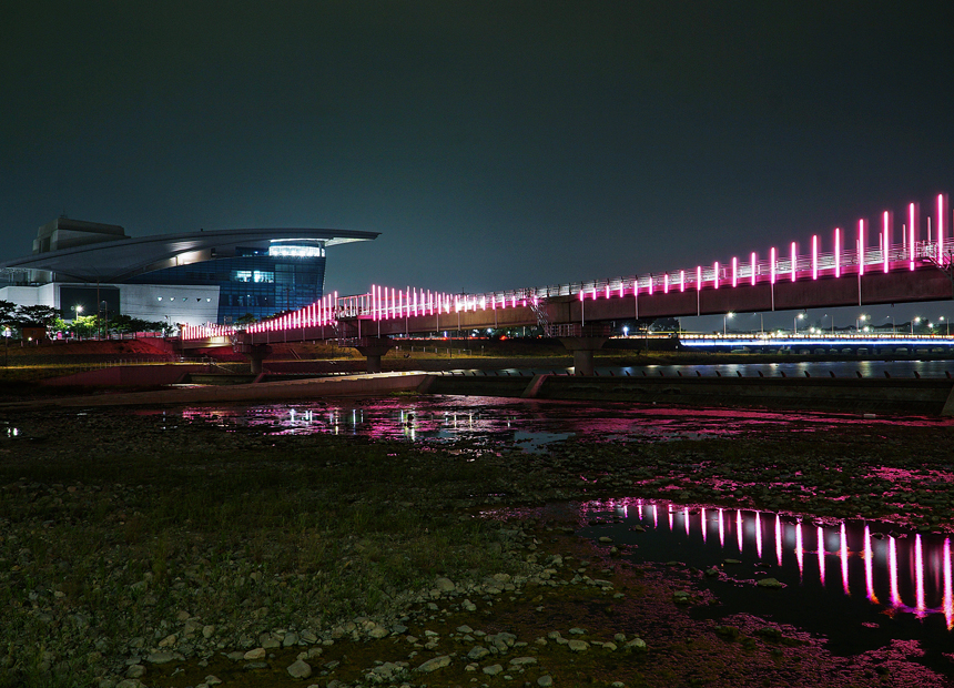 형산강 위의 월령교