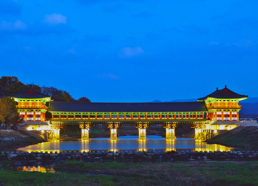 황룡사마루길 코스 ‘월정교’ 