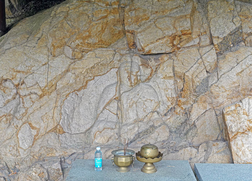 낭산 둘레길_경주 낭산 마애보살삼존좌상