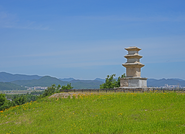 창림사지 삼층석탑