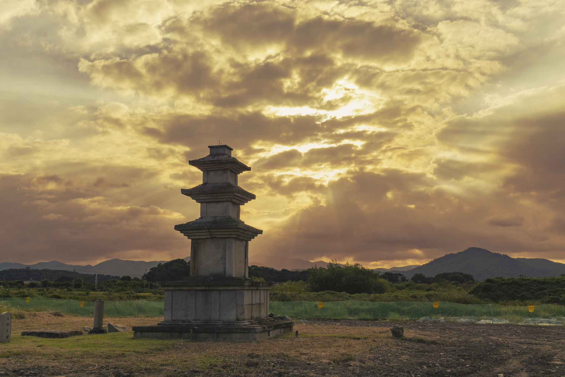 미탄사지 삼층석탑