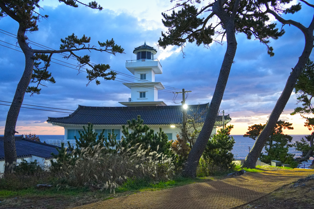 송대말 등대의 아침
