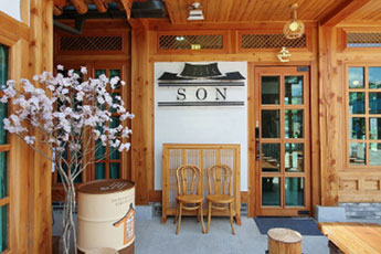 손카페앤펍 내부 사진