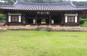 용산서원 전경