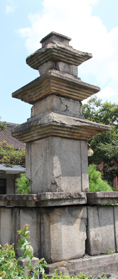 황오동 삼층석탑 이미지