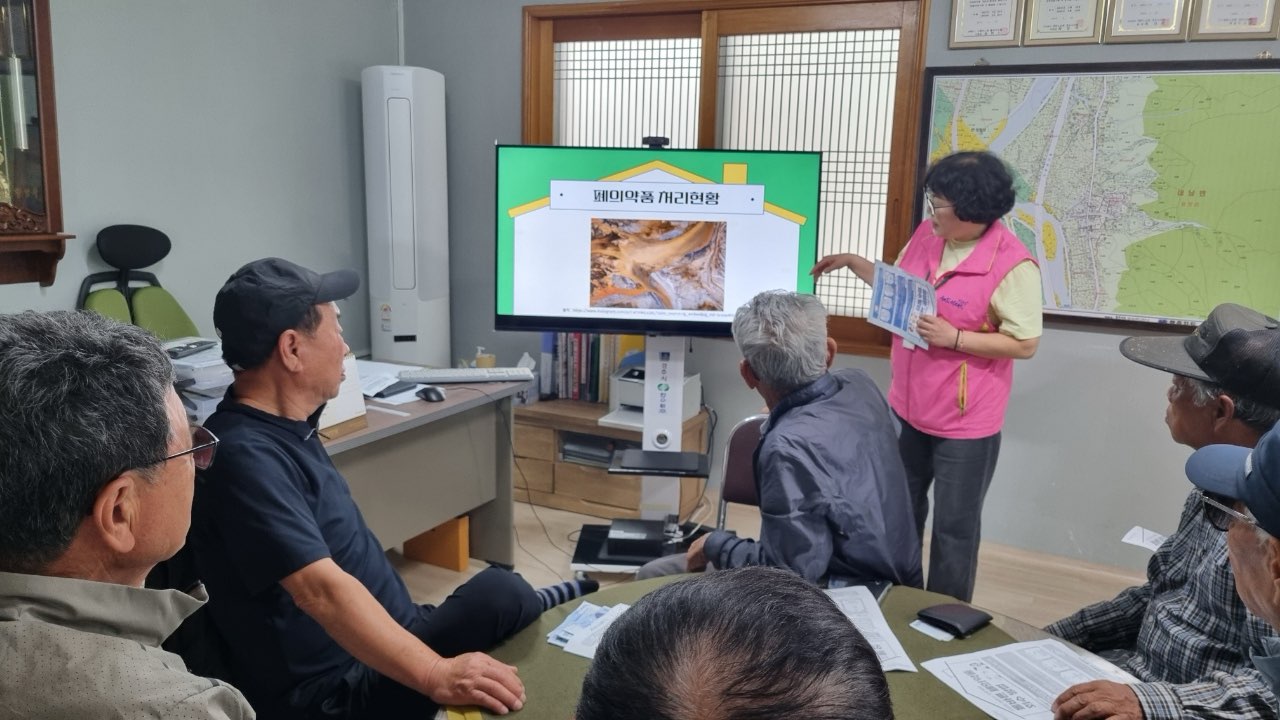 경주시보건소가 지난달 26일부터 30일까지 대한노인회 경주지회와 함께 경로당 분회 12곳을 대상으로 폐의약품의 안전한 회수 방법에 대한 교육을 실시했다.