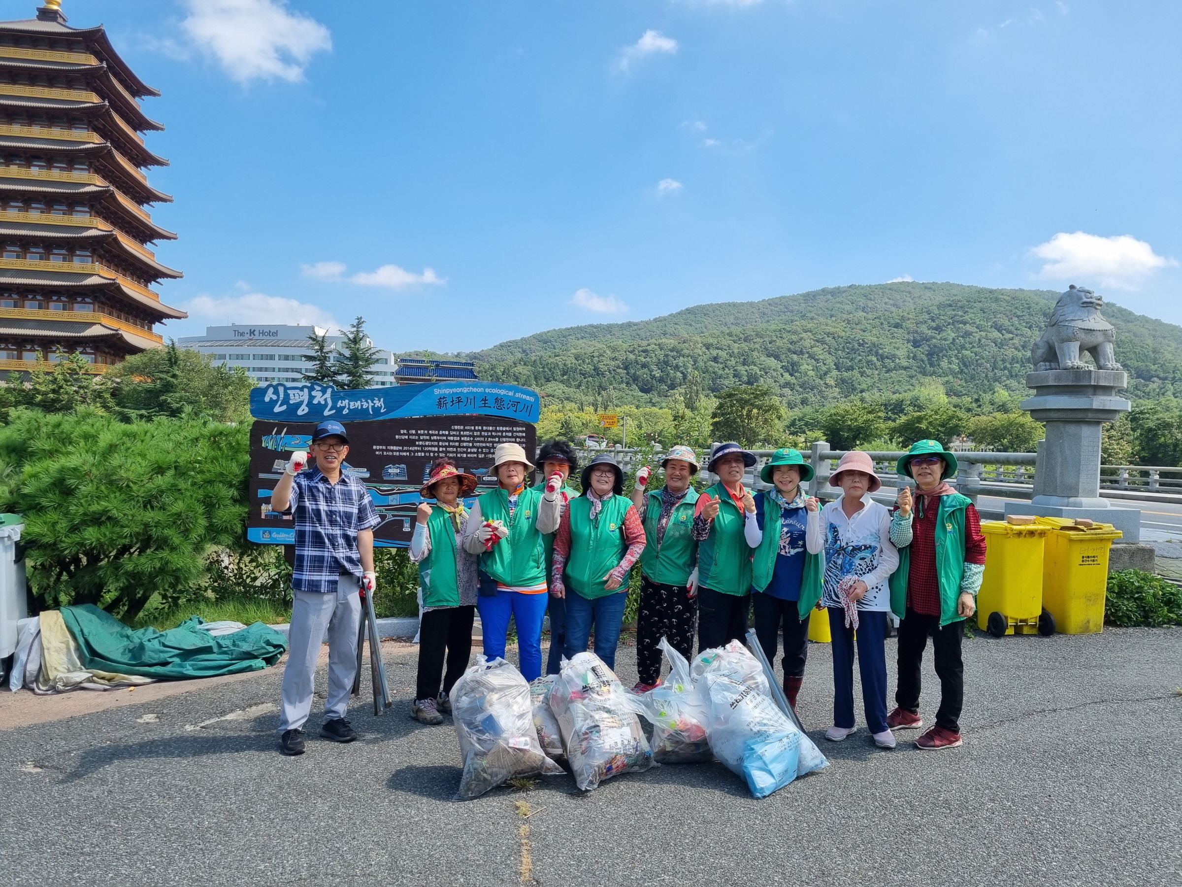지난 23일 보덕동 새마을부녀회에서 천군동 일원에 환경정비를 실시했다.