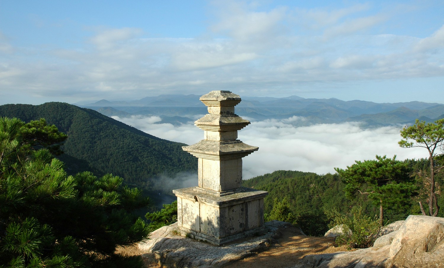 용장사지삼층석탑