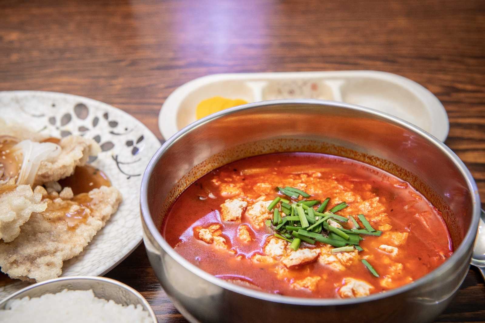 이니짬뽕_짬뽕순두부 메뉴(짬뽕순두부,탕수육,밥)