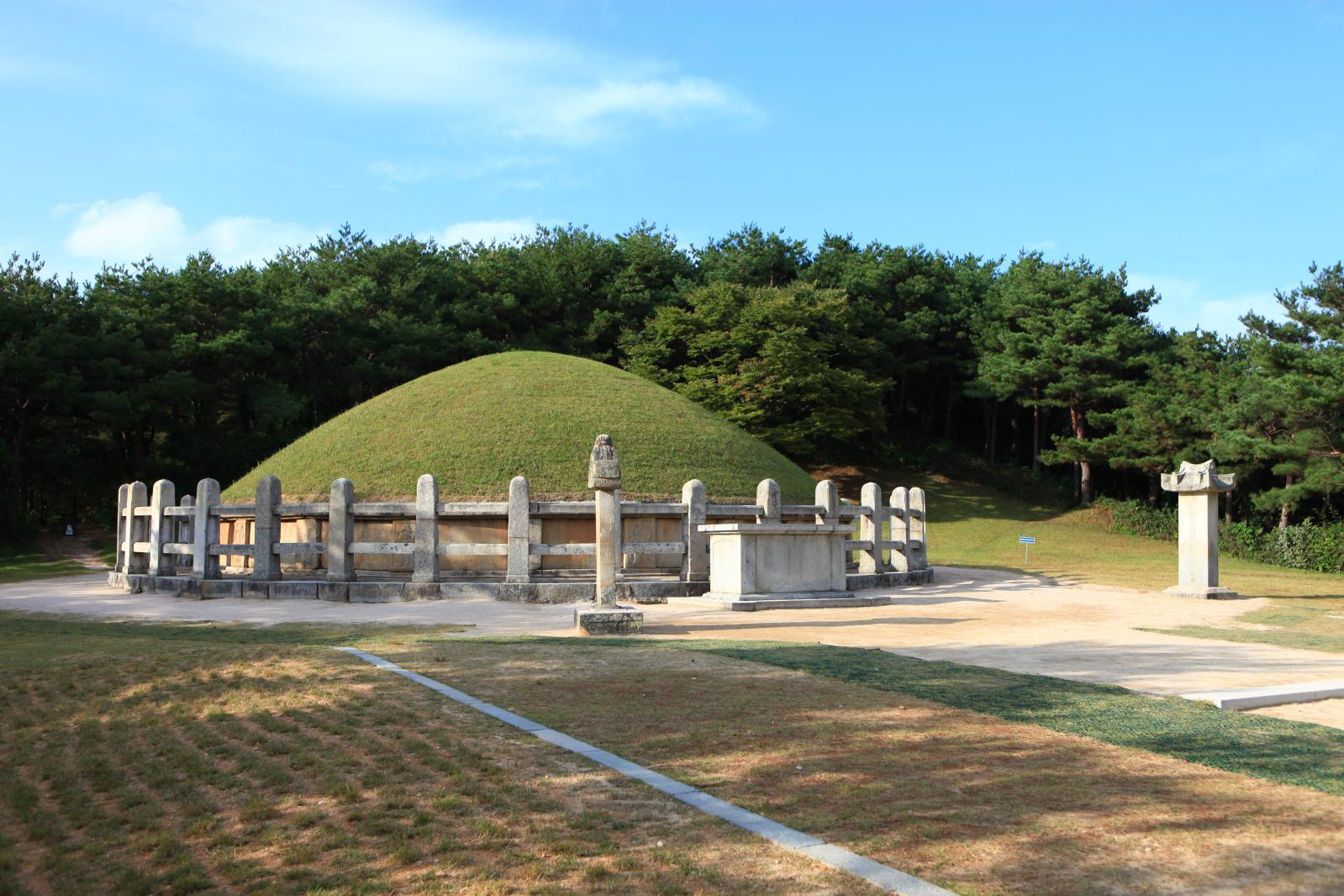 김유신장군묘2