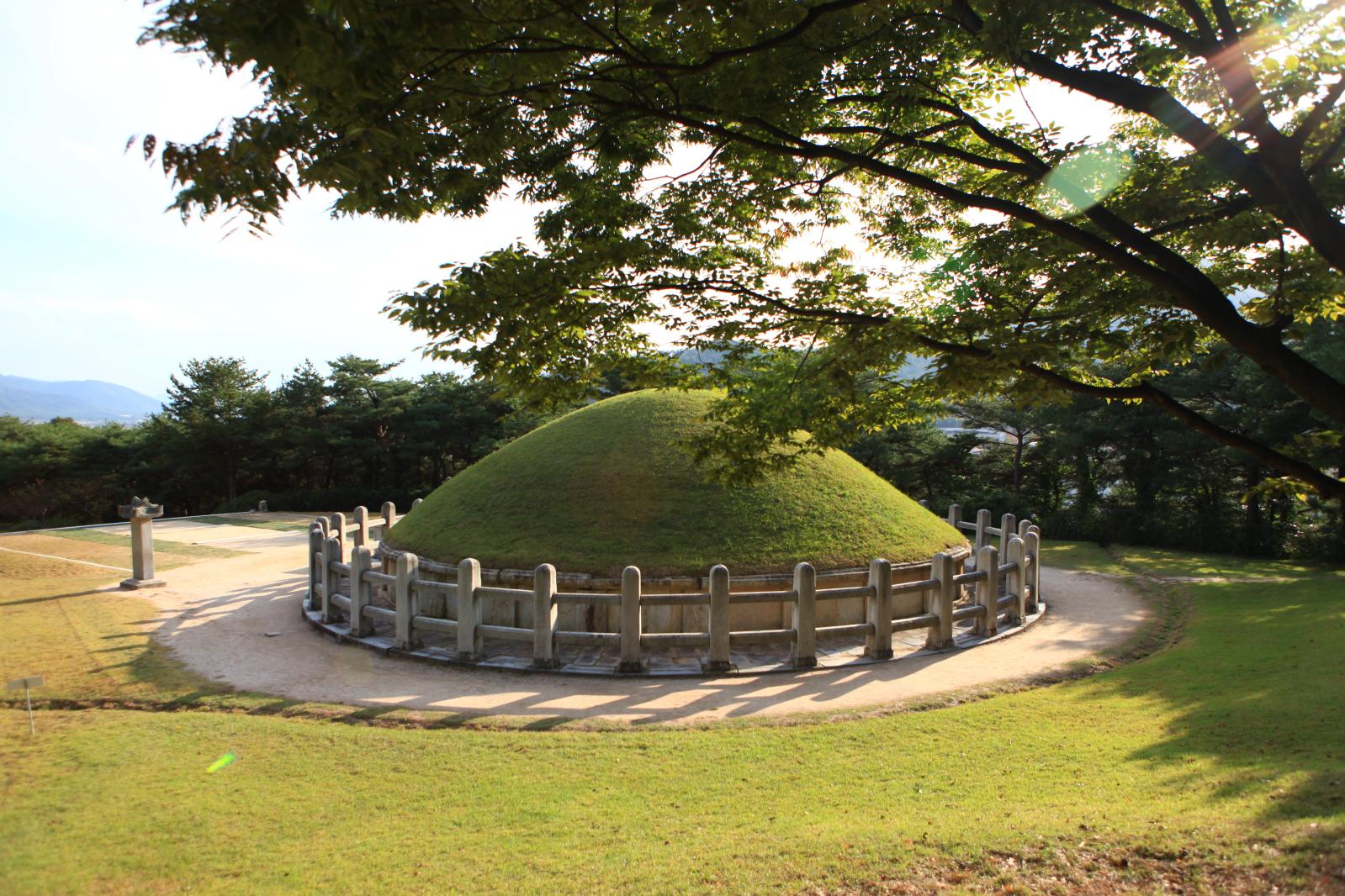 김유신장군묘2