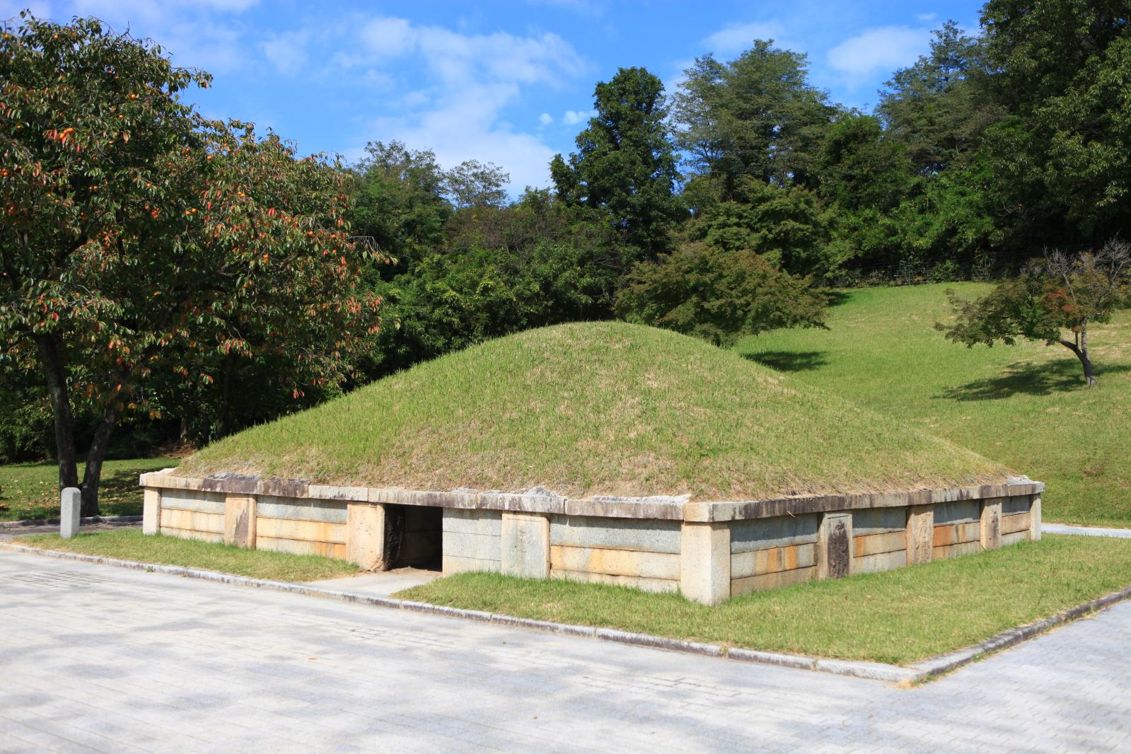 경주구정동방형분