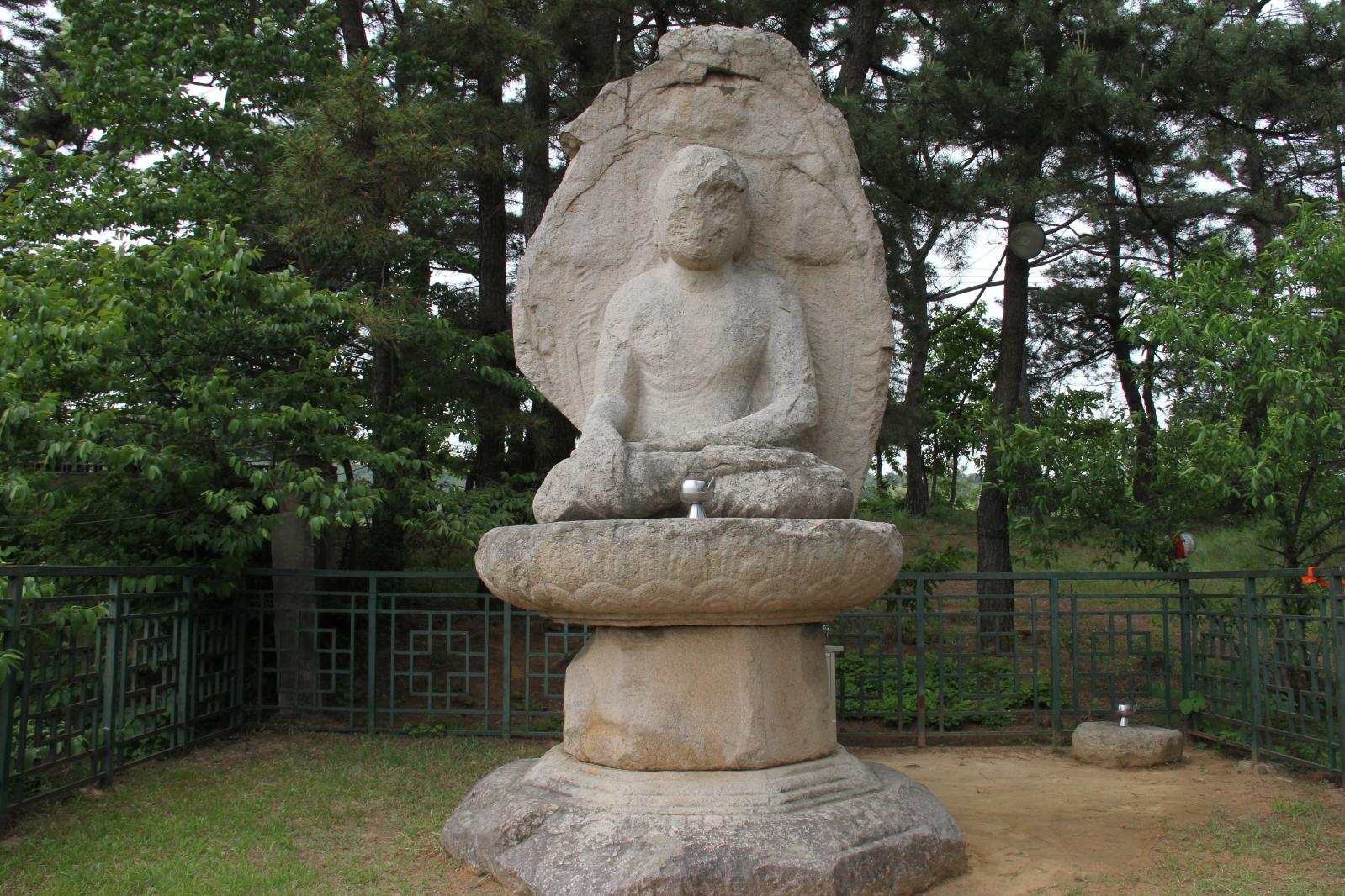 영지 석불좌상10