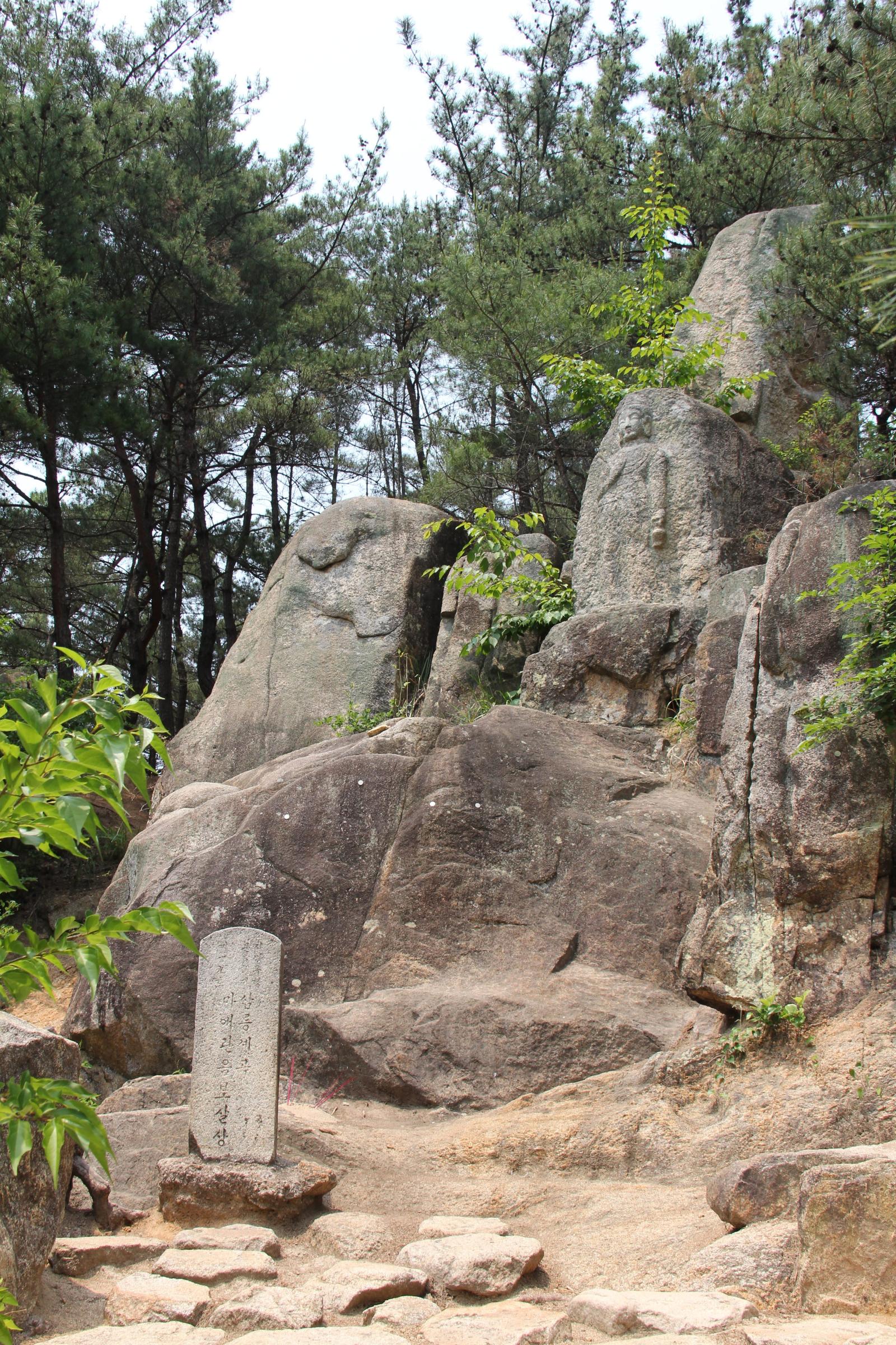 삼릉계곡마애관음보살상