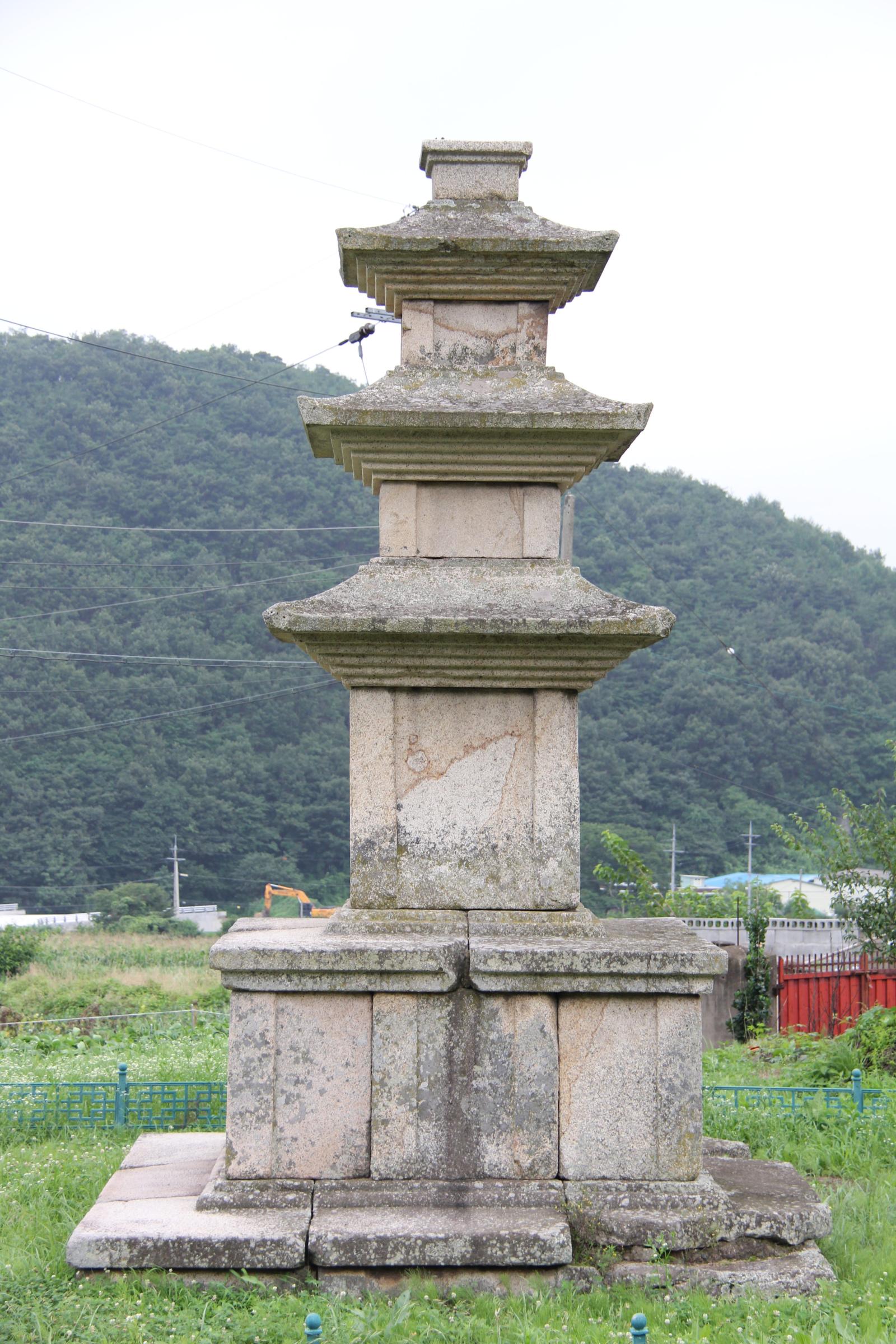 월성용명리삼층석탑2